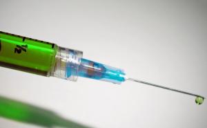 Uhapšeno 135 ljudi zbog ilegalne trgovine vakcinama 