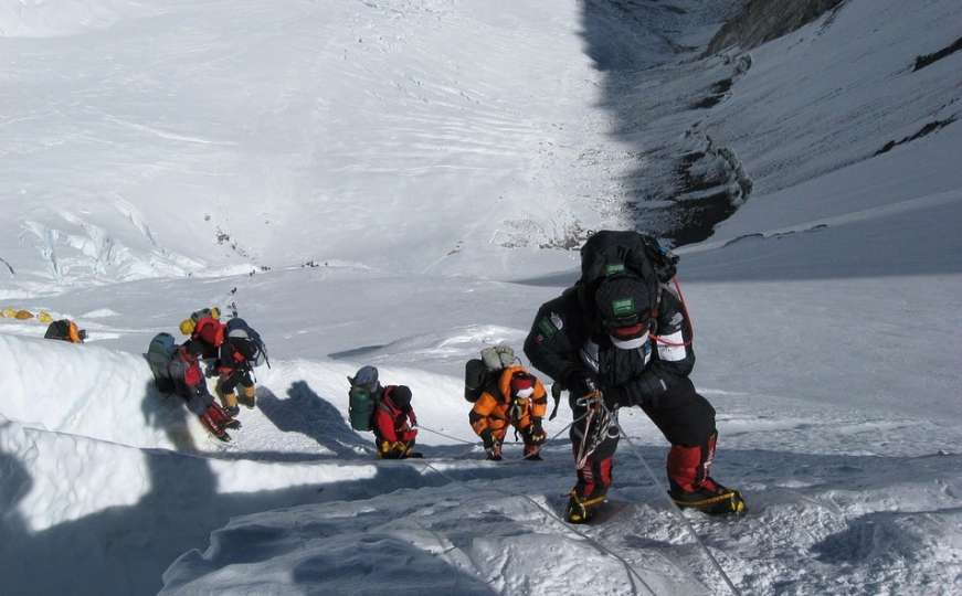 Popeli se na Mount Everest, pa preminuli od visinske bolesti