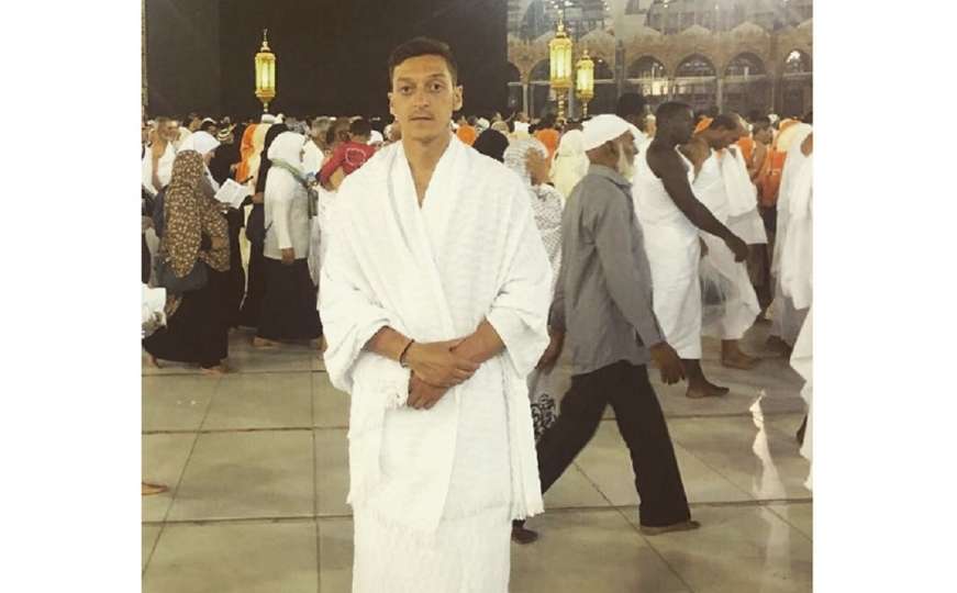 Slika koja je zapalila Internet: Mesut Özil u Mekki