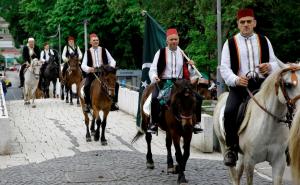 Sarajevski konjanici krenuli ka Ajvatovici