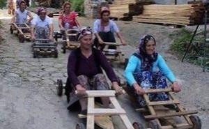 Drvenim formulama niz mahalu 