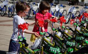 Osmijesi i sreća djece bez roditelja kojima je darovano 75 bicikala