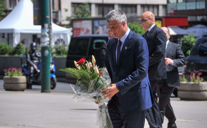 Hashim Thaci položio cvijeće na spomen-obilježje ubijenoj djeci Sarajeva