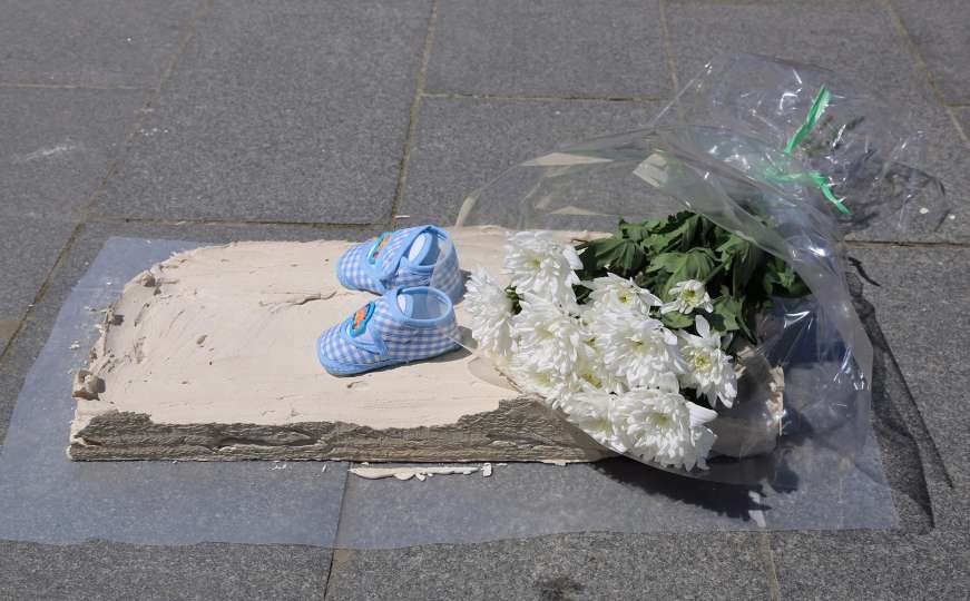 Dječije cipele umjesto spomenika ubijenoj djeci Prijedora