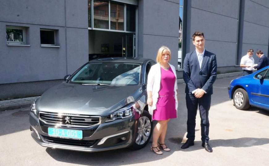 Zelena Ambasada: Ambasadorica Francuske odabrala hibridni Peugeot 508