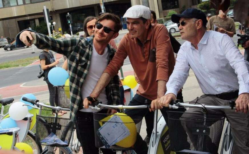 Popularni Fazlinovići prvi provozali bicikle 'Nextbike'
