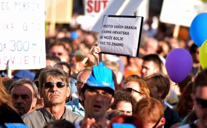 Hrvatska se voli znanjem: Hiljade građana na protestima za reformu obrazovanja