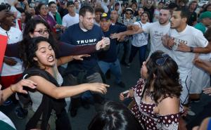 Na skupu se sukobile pristalice i protivnici Trumpa
