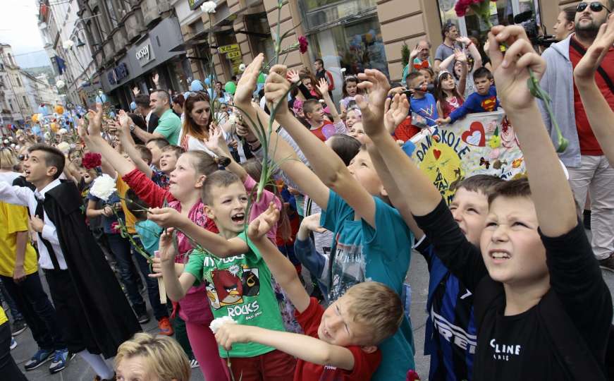 Tradicionalna šarena parada s više stotina učesnika