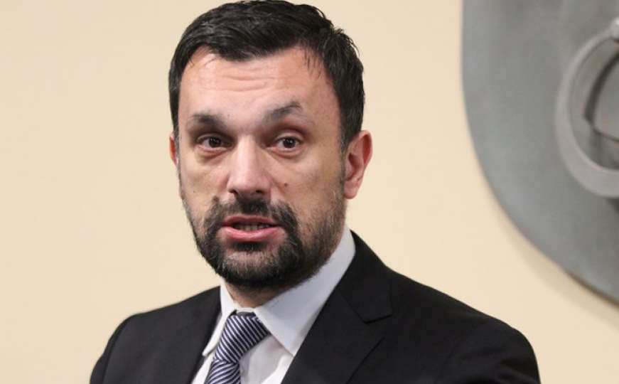 Šta je premijer Konaković rekao o predbolonjcima kao magistrima