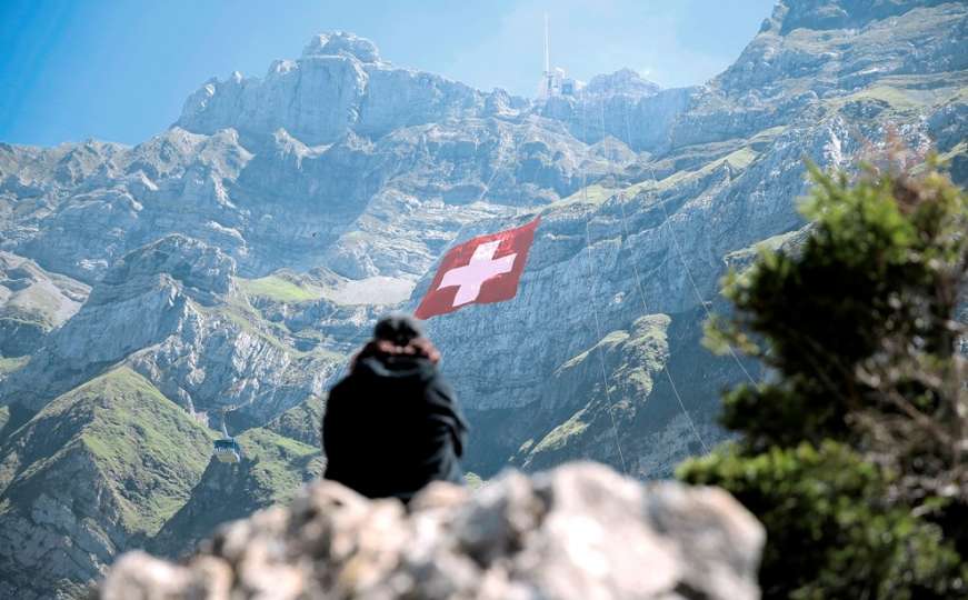 Švicarci odbili prijedlog o osnovnom mjesečnom prihodu 