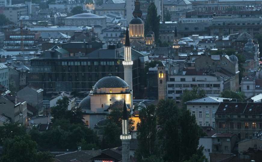 Sarajevskim kandiljima i topom sa Žute tabije počeo je ramazan