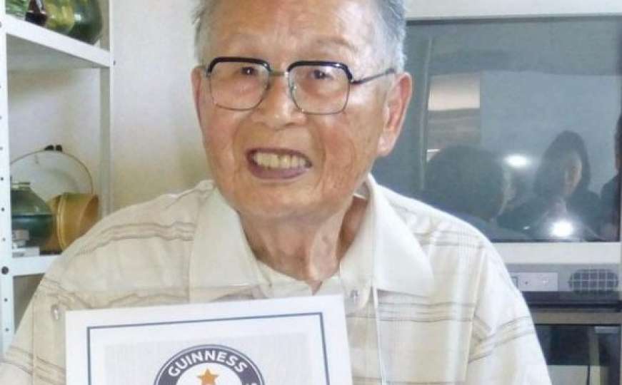 Najstariji diplomac na svijetu ima 96 godina