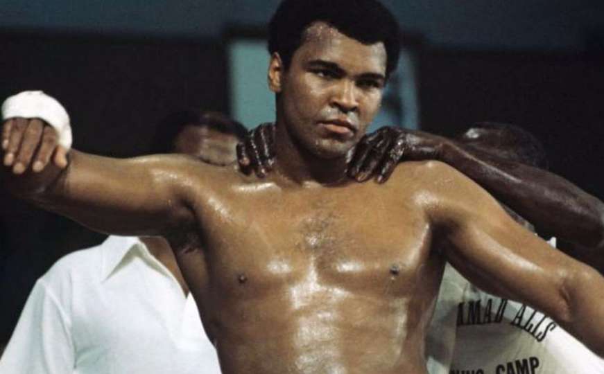 Šta je Muhammad Ali uradio kad su ga tri manekenke pozvale u hotelsku sobu
