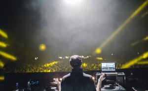 Alle Farben feat. YOUNOTUS - Please Tell Rosie