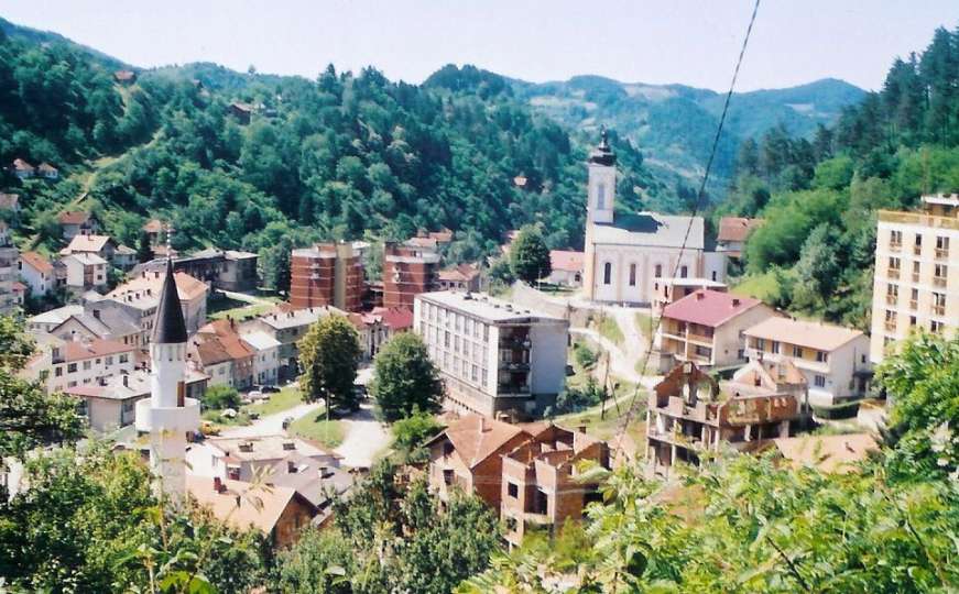 Osnovcima u Srebrenici upisat će se u knjižice 'jezik bošnjačkog naroda'