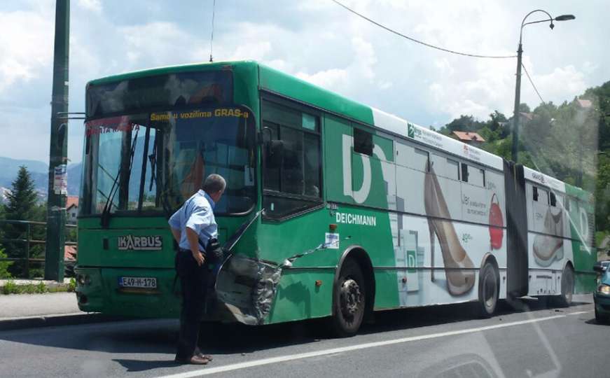 Sudar autobusa i automobila u blizini Kobilje Glave