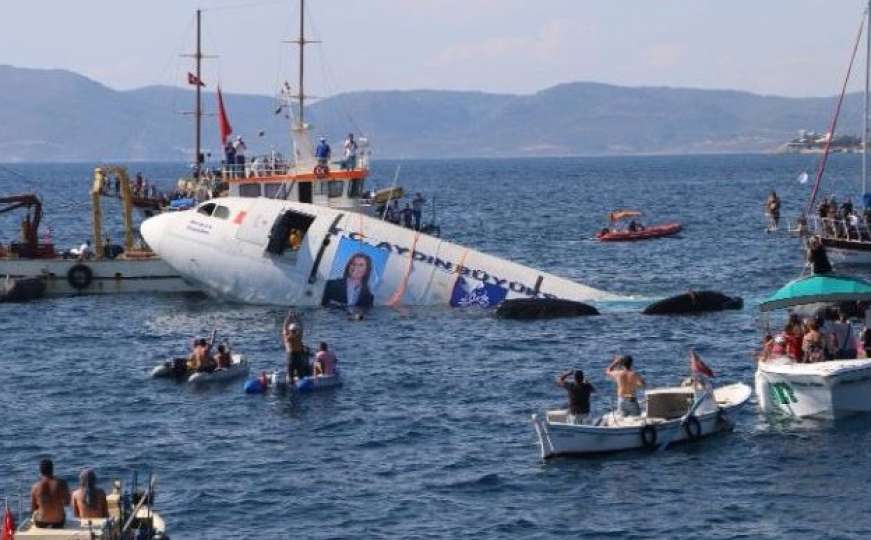 Turci namjerno potopili avion kako bi obogatili podvodni turizam