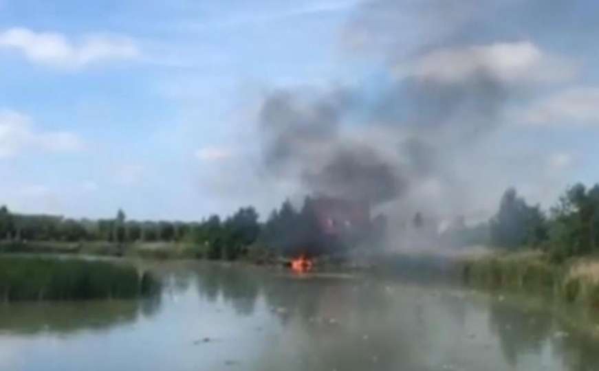 Sudar dva borbena aviona, jedan se srušio u jezero
