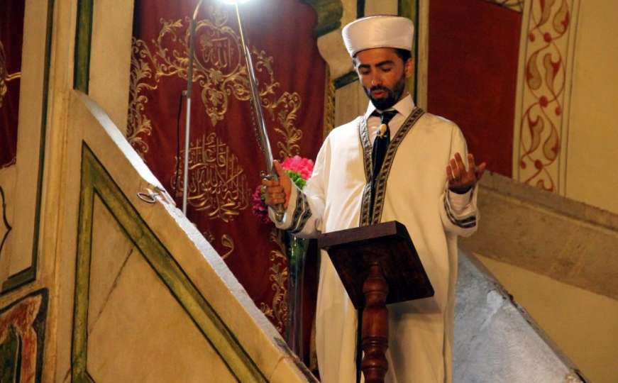 Zašto hodža u Edirne džamiji drži mač? 