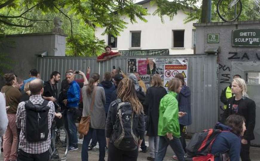 Ljubljana: Maskirana grupa napala 'Rog', ima teško povrijeđenih
