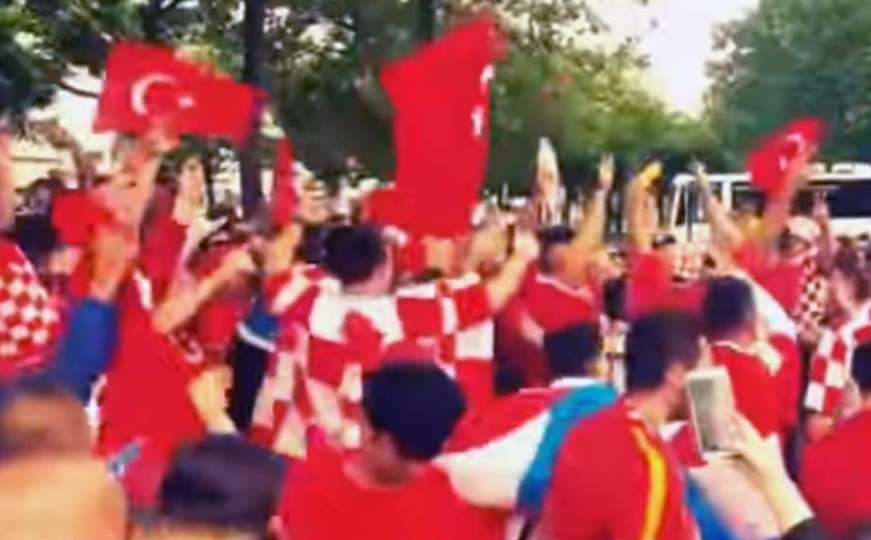 Turski i hrvatski navijači se zajedno zabavljali uoči utakmice
