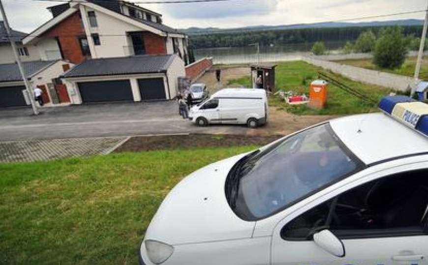 Šarplaninac izletio iz dvorišta i napao djevojčicu i njenog oca