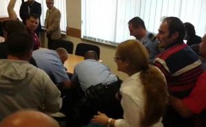 Haos u sudnici: Policija spriječila linč ubica Arnele Đogić