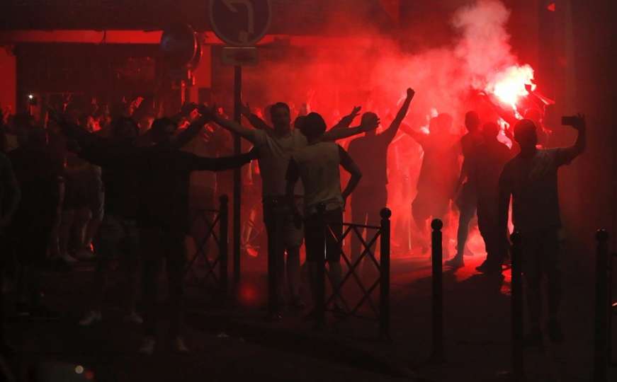 Haos u Lilleu: Gumeni meci, suzavci, 36 uhapšenih, 50 povrijeđenih