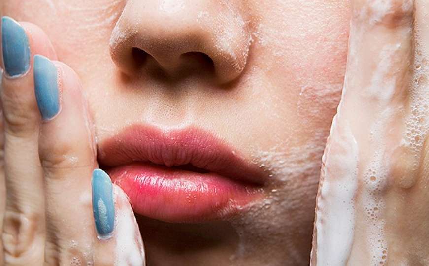 Pet stvari koje sigurno krivo radite dok čistite lice