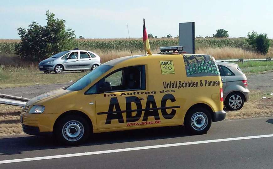 ADAC upozorava: Ovo je lažno vozilo službe pomoći na cesti u Srbiji