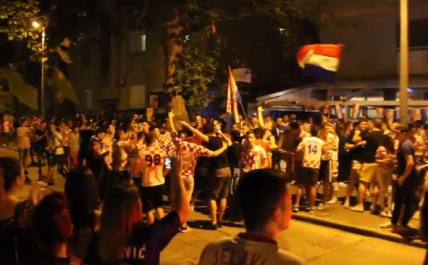 Pogledajte kako su Mostarci sinoć proslavili pobjedu Hrvatske 