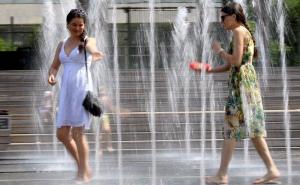 U Rusiji pakao na +26 stepeni: Osvježenje nalaze u gradskim fontanama