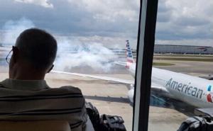 Pogledajte dramatičnu evakuaciju putnika zapaljenog aviona