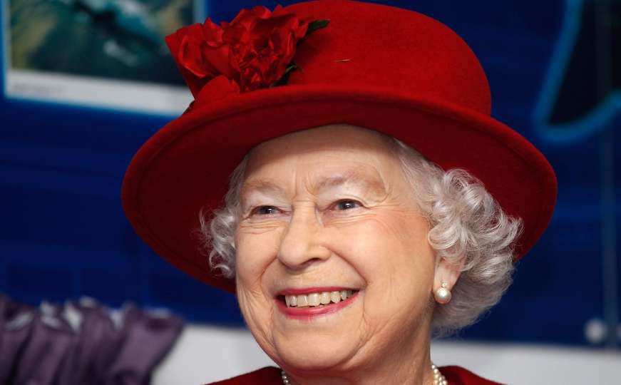 Kraljica Elizabetha: 'Još sam živa, ha!'