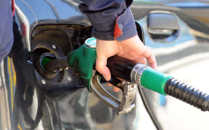 Akcize na litar goriva veće za 15 feninga