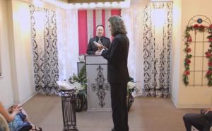 Pogledajte kome je ovaj mladić izrekao sudbonosno 'da'