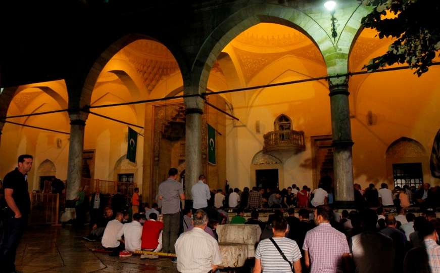 Iz Begove džamije: Kiša i dove u najodabranijoj noći za muslimane