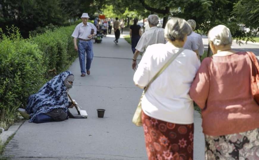 Ljeti najviše prosjaka na ulicama Sarajeva, građani odmažu svojom dobrotom