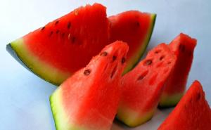 Ne bacajte košpice iz lubenice - jedite ih!