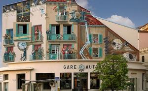 Francuski umjetnik oživio dosadne fasade