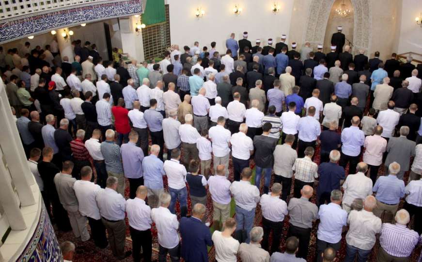 Dvije hiljade vjernika klanjale bajram-namaz u Zagrebačkoj džamiji