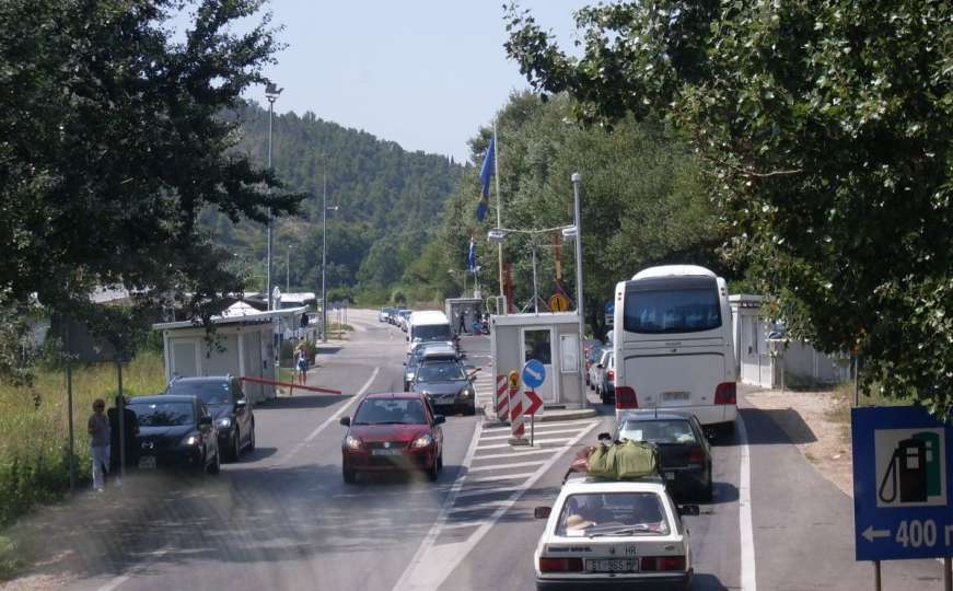 Granični prijelaz Doljani: Pojačan izlaz osobnih vozila