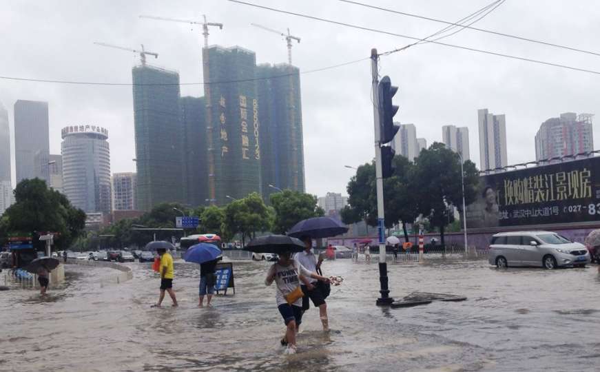 Kina: U poplavama poginulo 140 osoba, 41 nestala 
