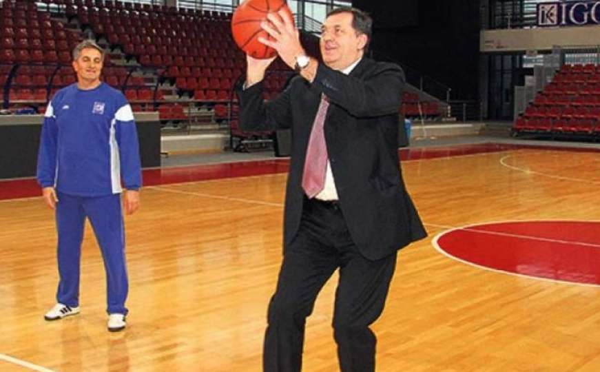 Milorad Dodik se povrijedio dok je igrao košarku