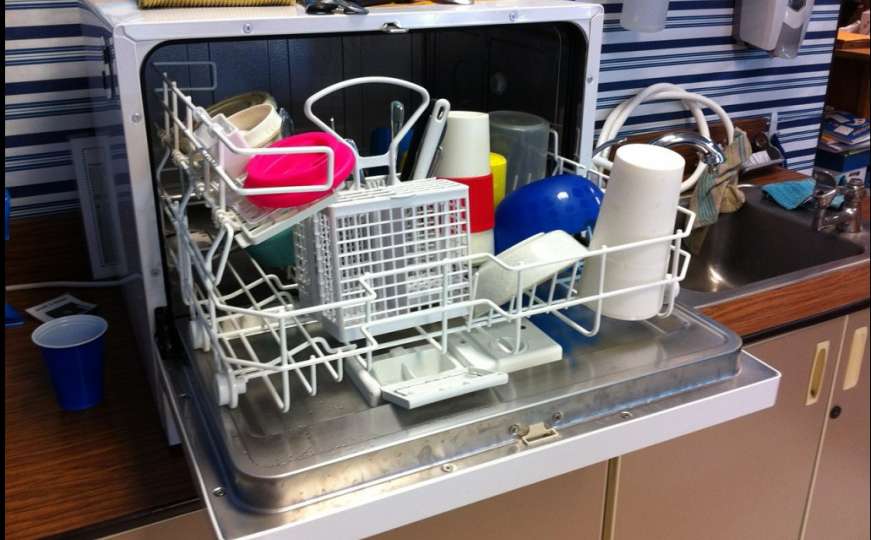 Šta smijemo prati u mašini za suđe, a šta ne?