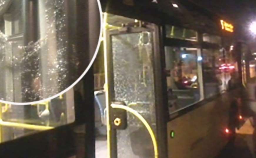Bacio pivsku bocu na gradski autobus: Dvije putnice povrijeđene