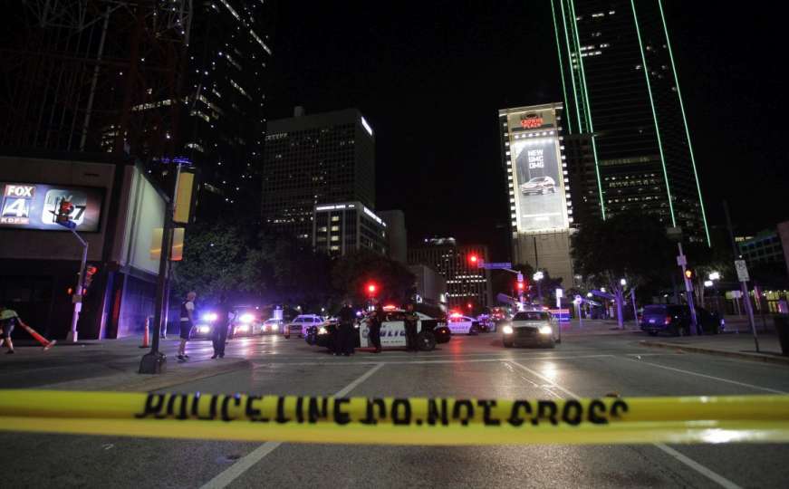 Dallas: Preminuo peti policajac, strahuje se da su u gradu postavljene bombe