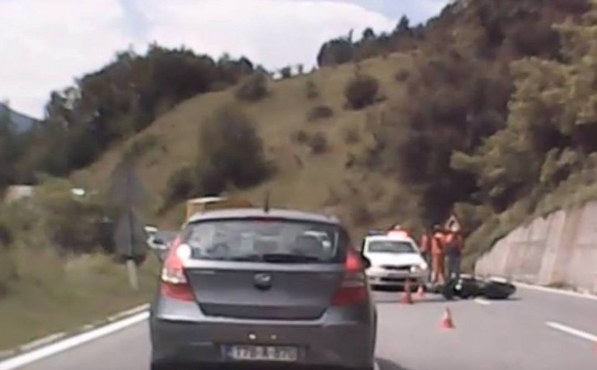 Snimci sa lica mjesta: U saobraćajnoj nesreći poginuo motorista