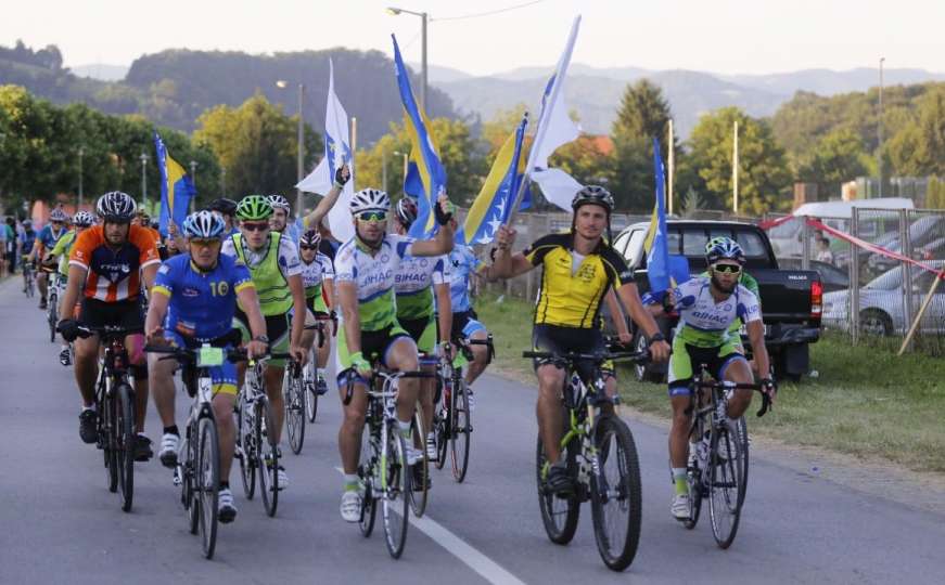 Oko 500 biciklista dočekano večeras u Potočarima